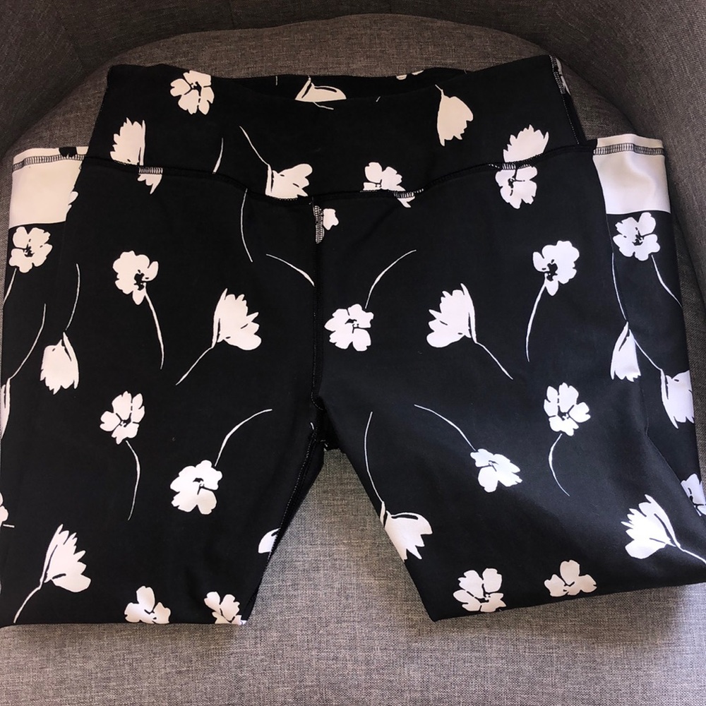 NWOT fabletics Capri leggings sz Medium